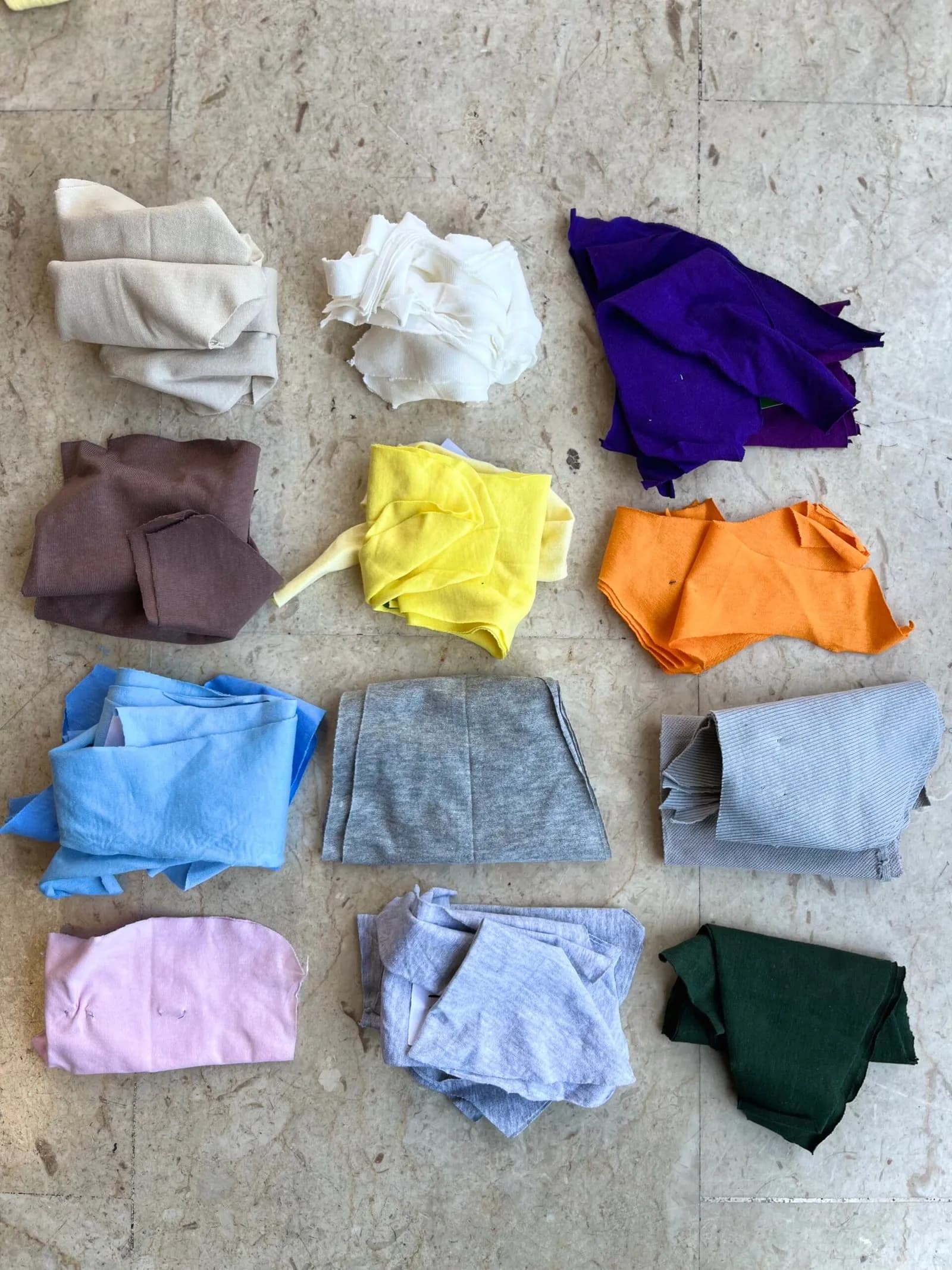 Pre-consumer cotton clips sorted by colour